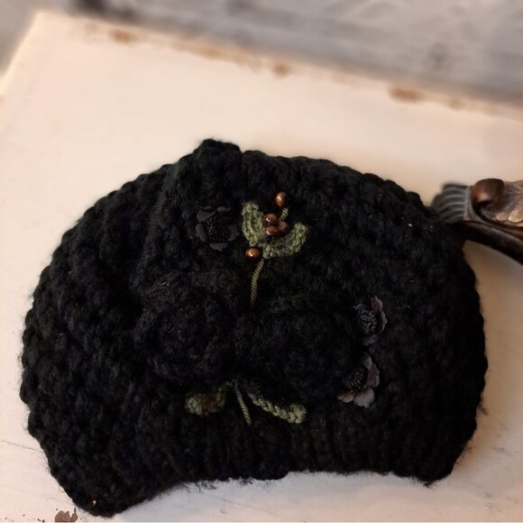 VINTAGE HAND CROCHET RETRO LITTLE BLACK BARRETTE W/FLORAL DESIGN main image 11
